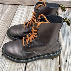 Dr. Martens Pascal 8-Eye Boot in Pewter Size 6